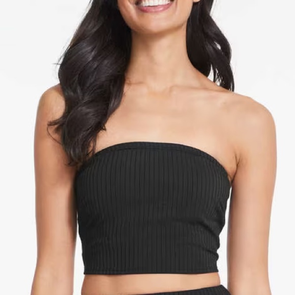 Halter style Swim Top removable steps. (New without tags